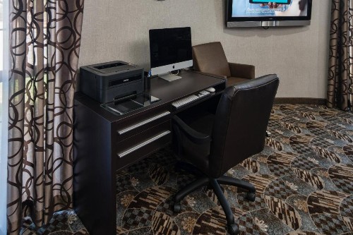 Holiday Inn Express & Suites Santa Clara an IHG Hotel - image 9