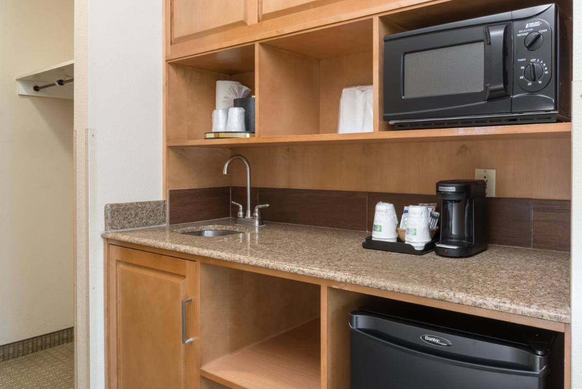 Holiday Inn Express Hotel & Suites Santa Clara - Silicon Valley an IHG Hotel - image 7