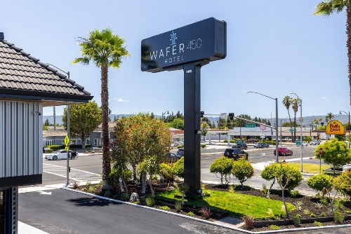 Hotel Stratford Santa Clara - image 4