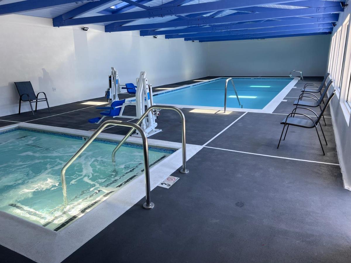 Surf City Inn & Suites - main image