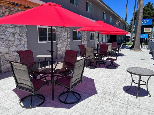 Surf City Inn & Suites - image 20