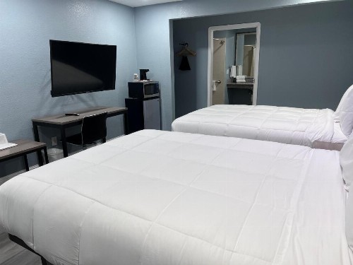 Surf City Inn & Suites - image 22