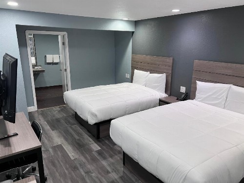 Surf City Inn & Suites - image 24