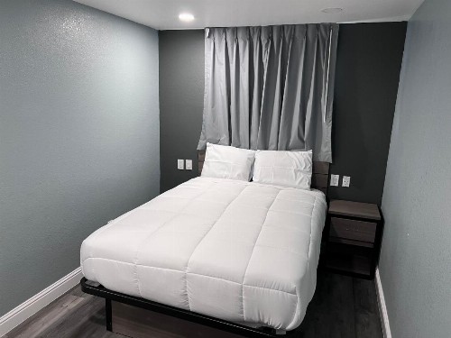 Surf City Inn & Suites - image 26