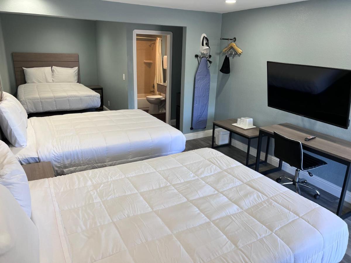 Surf City Inn & Suites - image 3