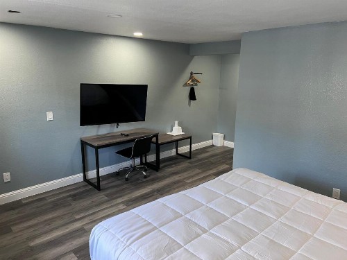 Surf City Inn & Suites - image 30