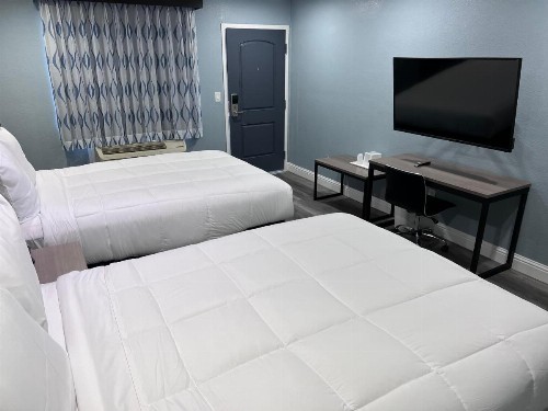 Surf City Inn & Suites - image 37