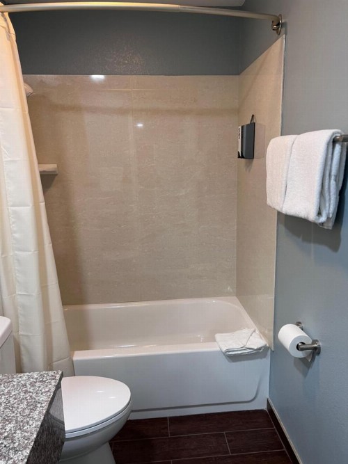 Surf City Inn & Suites - image 38