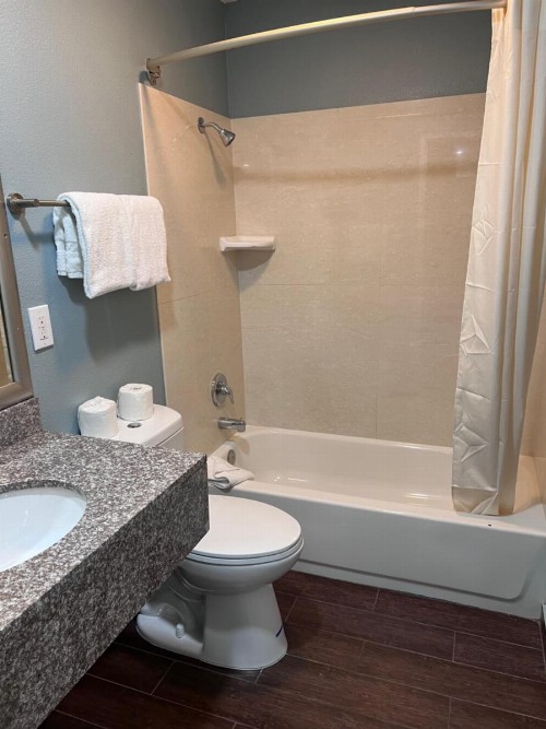 Surf City Inn & Suites - image 40