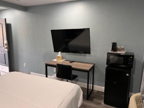 Surf City Inn & Suites - image 49