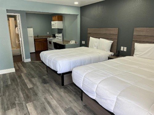 Surf City Inn & Suites - image 6