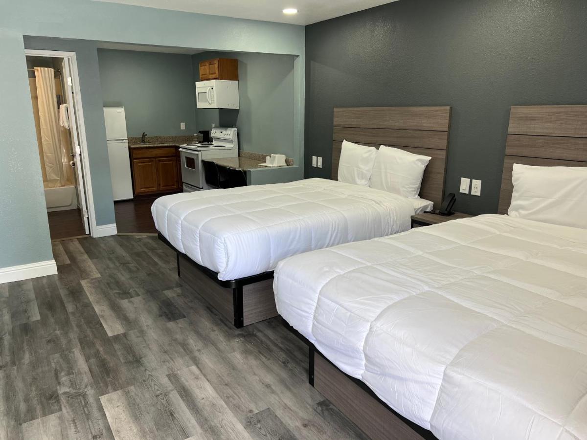 Surf City Inn & Suites - image 6