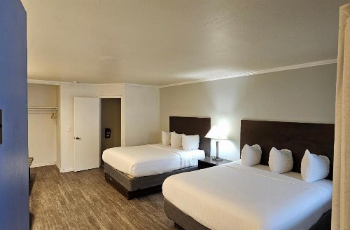 Bay Front Inn - Downtown Santa Cruz - image 19