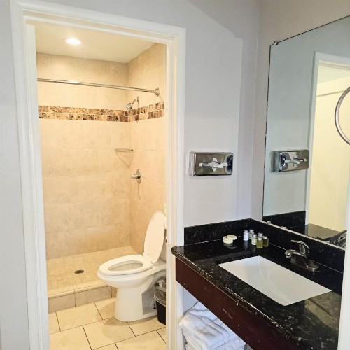 Bay Front Inn - Downtown Santa Cruz - image 22