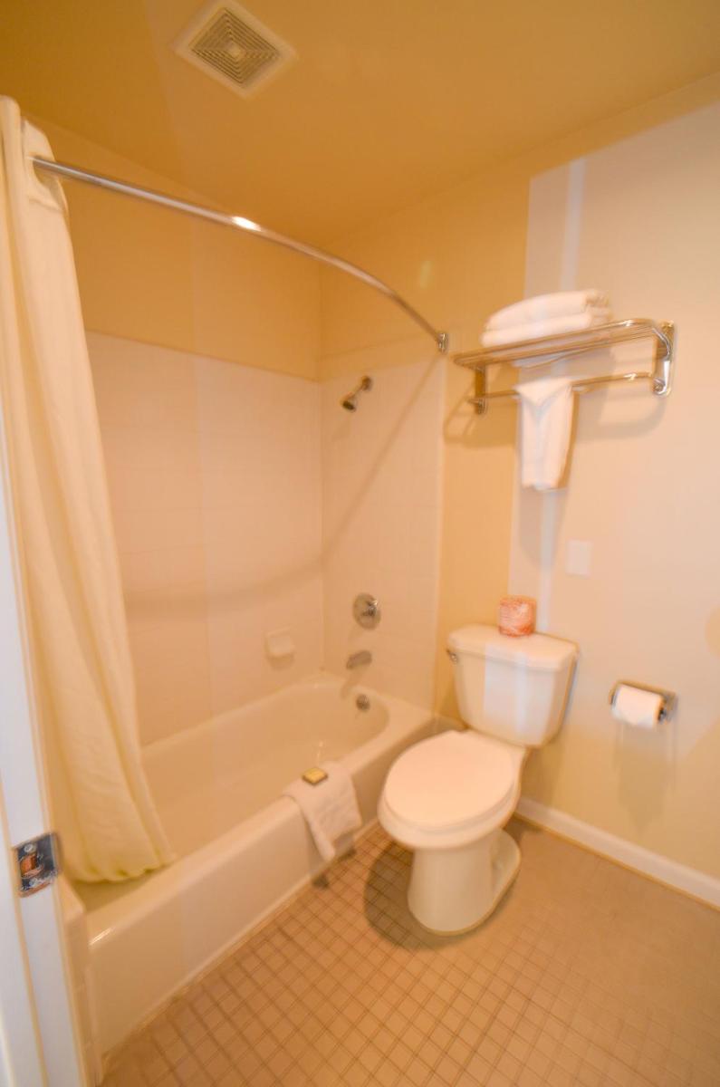 Bay Front Inn - Downtown Santa Cruz - image 3