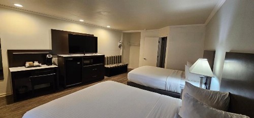 Bay Front Inn - Downtown Santa Cruz - image 31