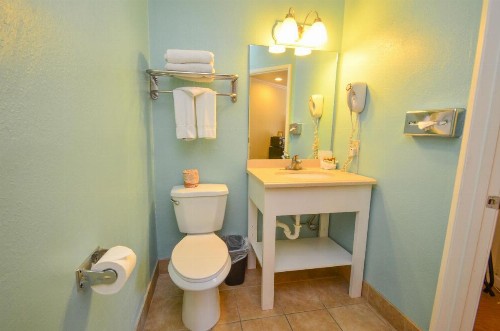Bay Front Inn - Downtown Santa Cruz - image 5