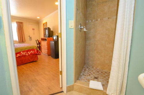 Bay Front Inn - Downtown Santa Cruz - image 6