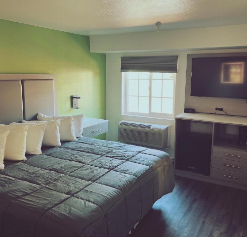 Pacific Inn Santa Cruz - image 2