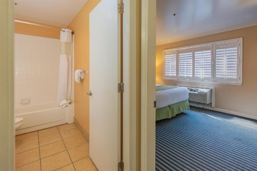 Ocean Pacific Lodge - image 33