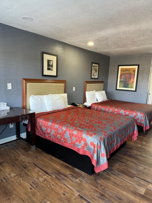 Fireside Inn By The Beach Boardwalk & Bowling - image 15