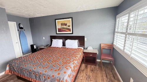 Fireside Inn By The Beach Boardwalk & Bowling - image 16