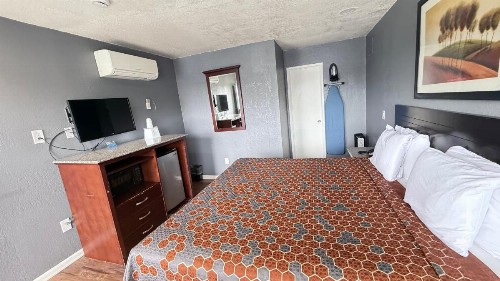 Fireside Inn By The Beach Boardwalk & Bowling - image 17
