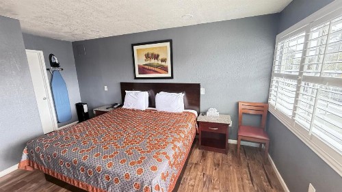Fireside Inn By The Beach Boardwalk & Bowling - image 24