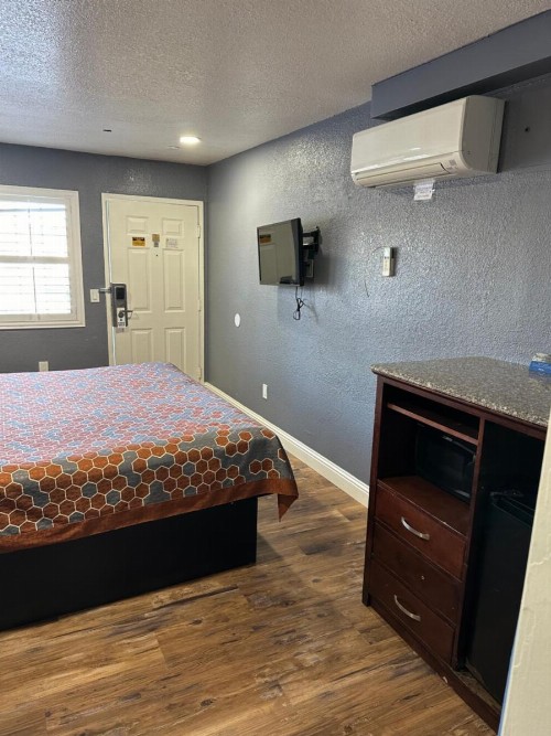 Fireside Inn By The Beach Boardwalk & Bowling - image 26
