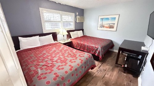Fireside Inn By The Beach Boardwalk & Bowling - image 27