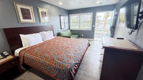 Fireside Inn By The Beach Boardwalk & Bowling - image 29