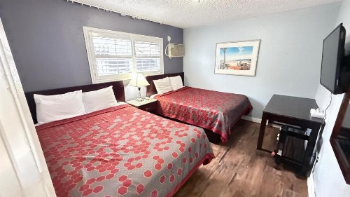 Fireside Inn By The Beach Boardwalk & Bowling - image 30