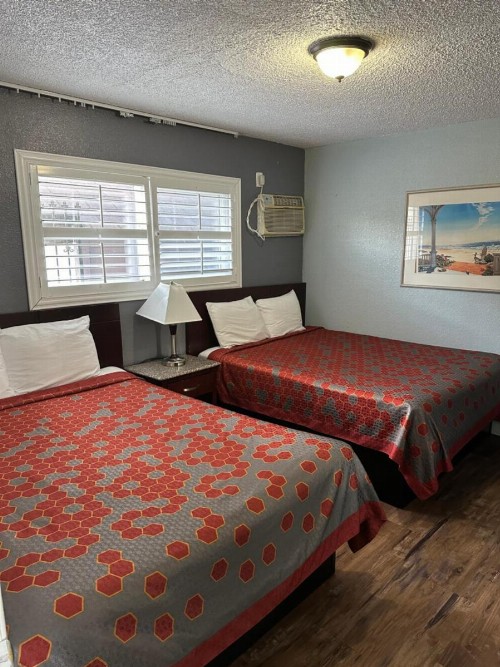 Fireside Inn By The Beach Boardwalk & Bowling - image 38