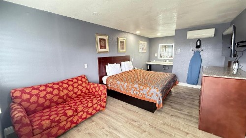 Fireside Inn By The Beach Boardwalk & Bowling - image 4