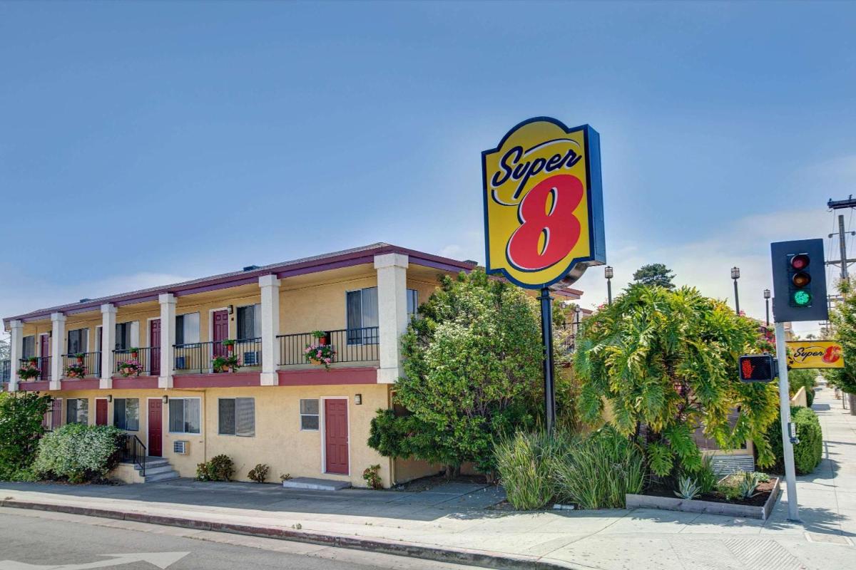 Super 8 by Wyndham Santa Cruz/Beach Boardwalk East - main image