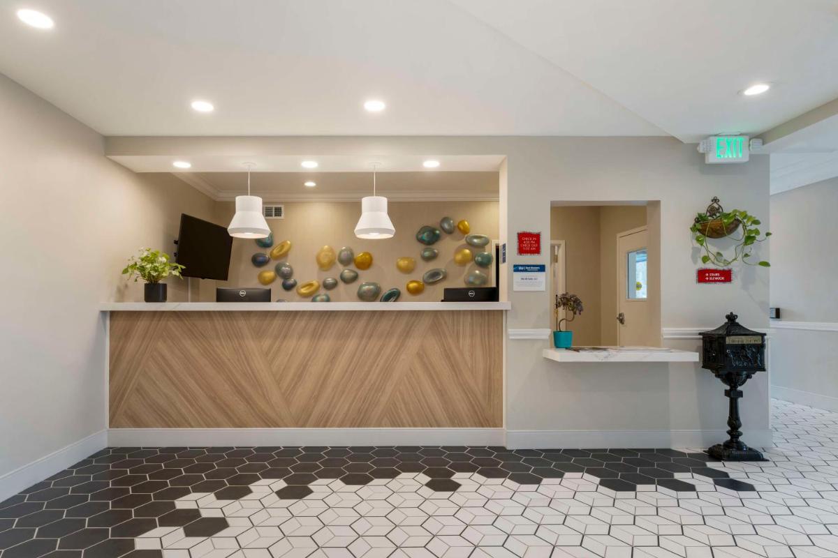 Best Western Plus All Suites Inn - image 2