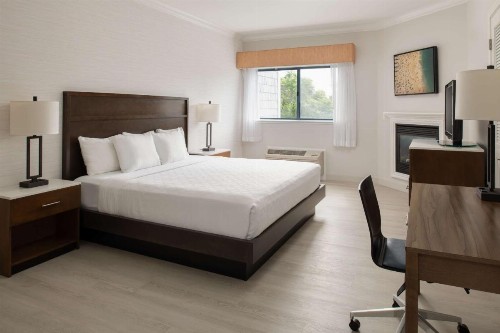 Best Western Plus All Suites Inn - image 37