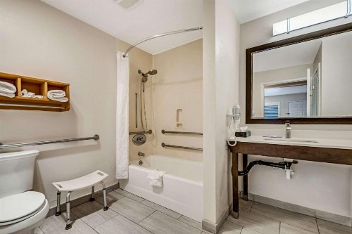 Comfort Inn Boardwalk - image 12