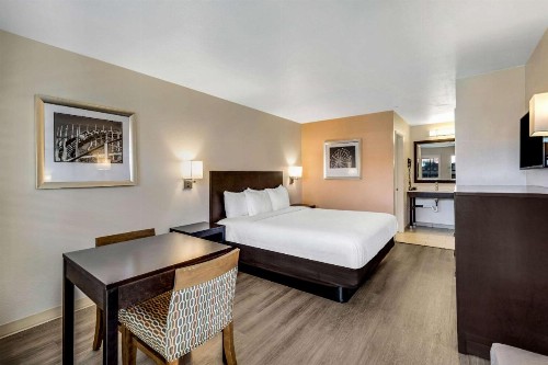 Comfort Inn Boardwalk - image 13