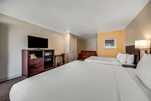 Comfort Inn Boardwalk - image 25