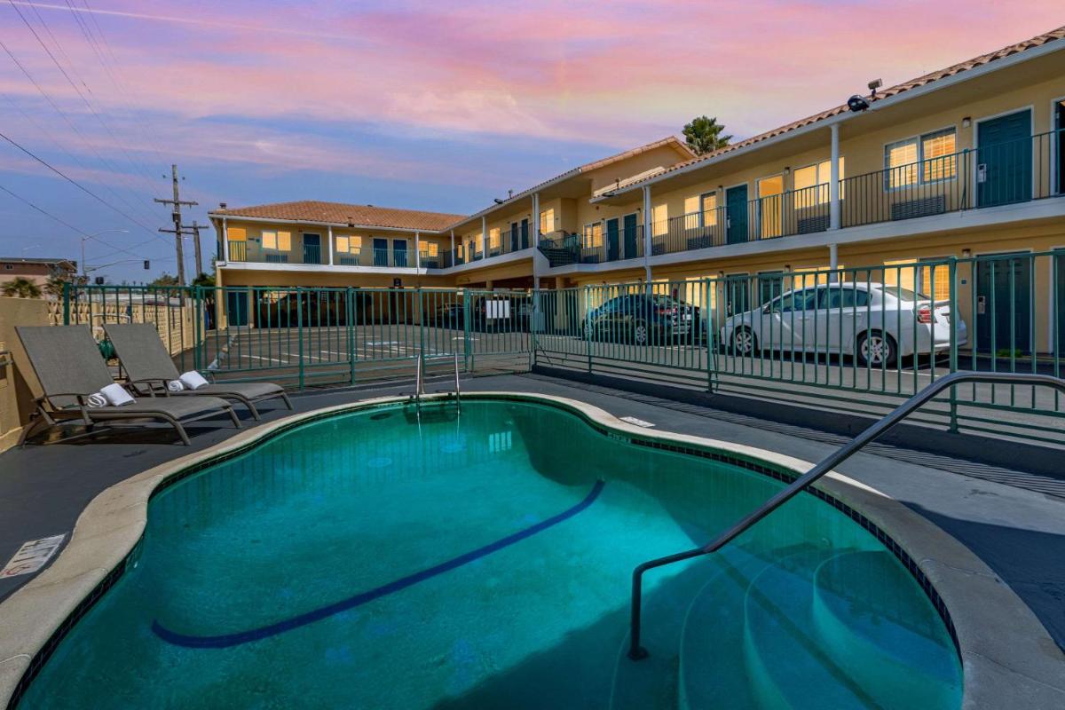 Comfort Inn Boardwalk - image 3