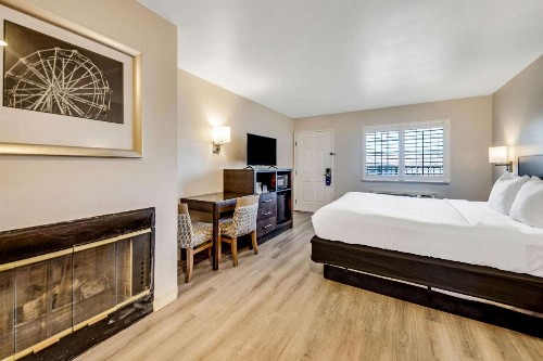 Comfort Inn Boardwalk - image 31