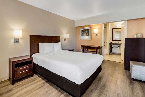 Comfort Inn Boardwalk - image 8
