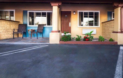 Hitching Post Studios Inn - image 24
