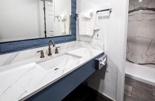 Hitching Post Studios Inn - image 26