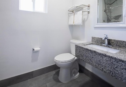 Hitching Post Studios Inn - image 32