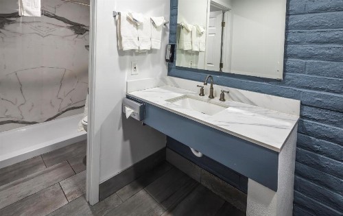 Hitching Post Studios Inn - image 36
