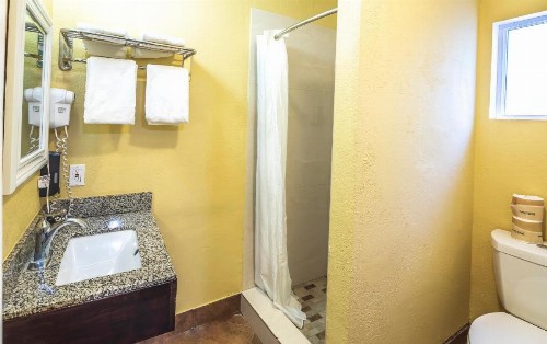 Hitching Post Studios Inn - image 43