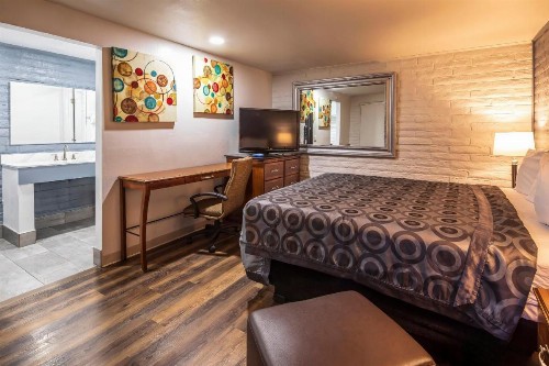 Hitching Post Studios Inn - image 45