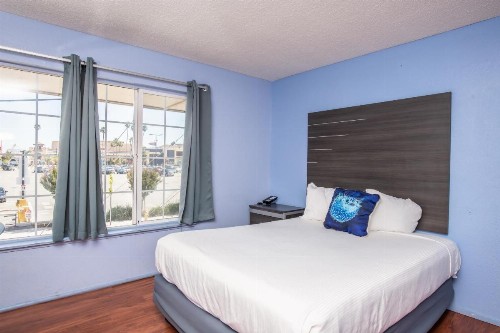 Aqua Breeze Inn - image 13